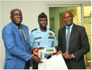 CEREMONIE DE REMISE DE MATERIELS INFORMATIQUES AUX STRUCTURES PARTENAIRES DE L’OSER